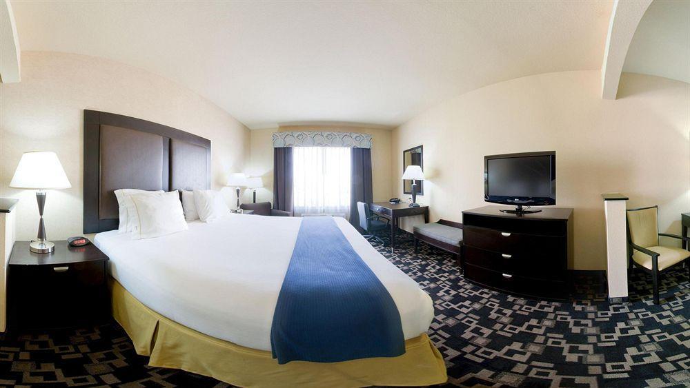 Holiday Inn Express & Suites Huntsville By Ihg Exterior photo