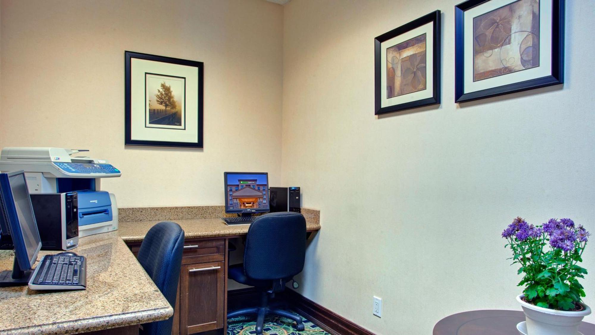 Holiday Inn Express & Suites Huntsville By Ihg Exterior photo