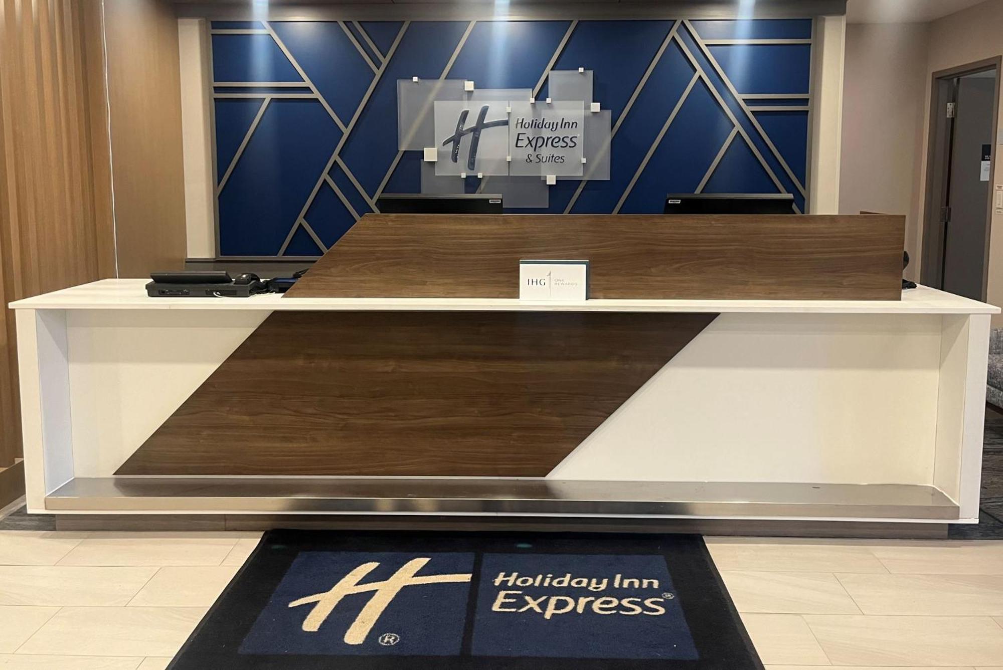 Holiday Inn Express & Suites Huntsville By Ihg Exterior photo