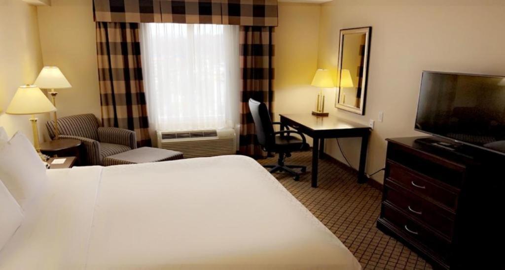 Holiday Inn Express & Suites Huntsville By Ihg Exterior photo